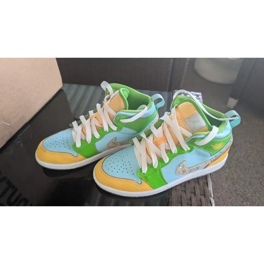 Nike Air Jordan 1 Mid SE 'Recycled Grind' sneakers